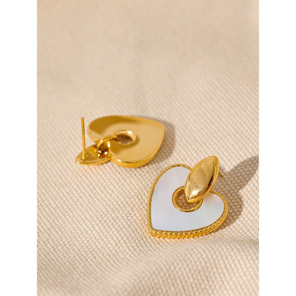 Delicare Earrings